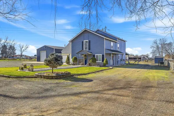 90 White Dr., Burbank, WA 99323