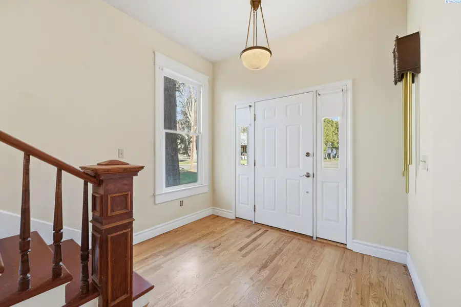 831 Guernsey St, Prosser, WA 99350 - #3