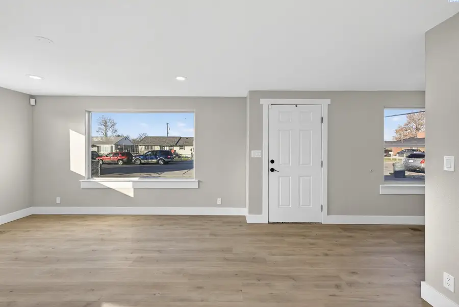1823 N 11th Ave, Pasco, WA 99301 - #3