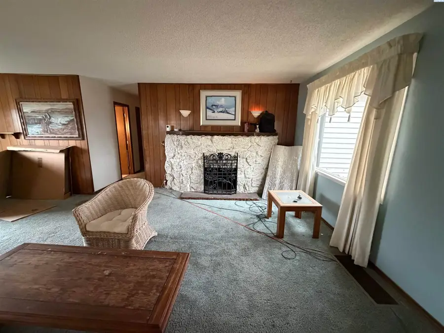 1826 W 10th Ave, Kennewick, WA 99336 - #2