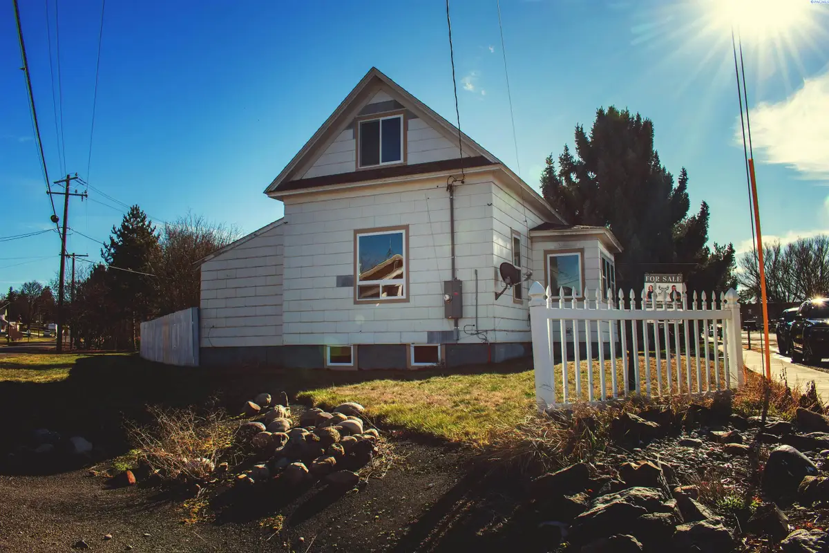 100 D Street, Endicott, WA 99125 - #1