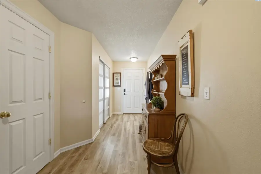 236 W 53rd Ave, Kennewick, WA 99337 - #2