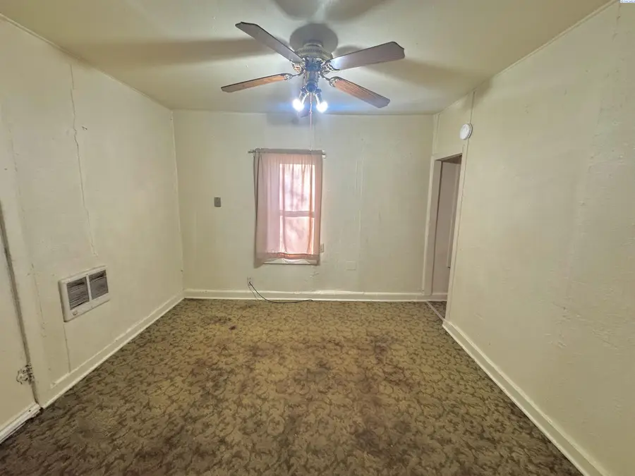 1220 Roosevelt Rd., Sunnyside, WA 98944 - #3