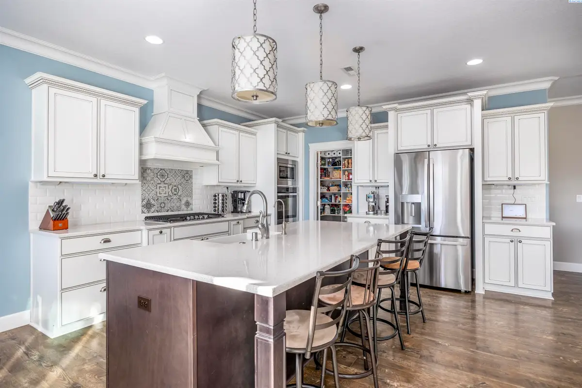 2807 N Riverside Drive, West Richland, WA 99353 - #1