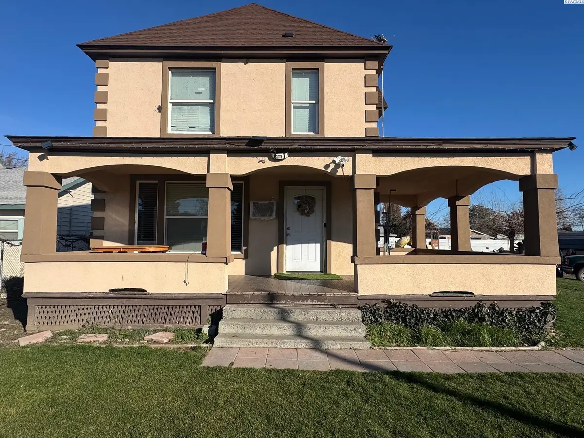 340 N 11th Street, Sunnyside, WA 98944 - #1