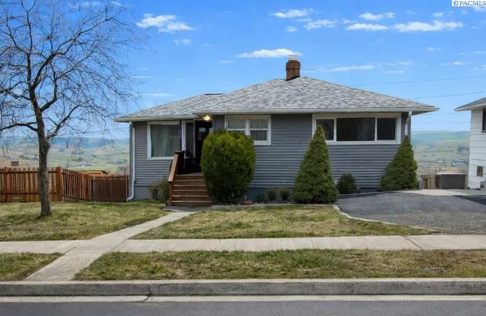 1015 NW Clifford St, Pullman, WA 99163 - #1