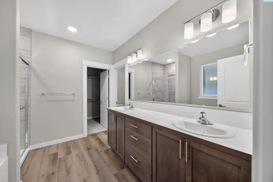 2702 Alvarado Ct., Pasco, WA 99301 - #3