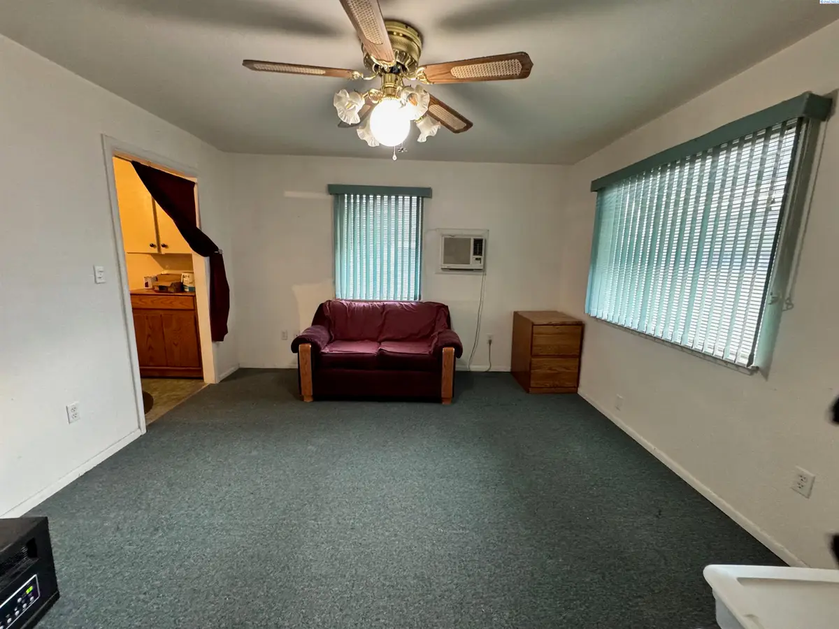 414 N 4th St, Sunnyside, WA 98944 - #1