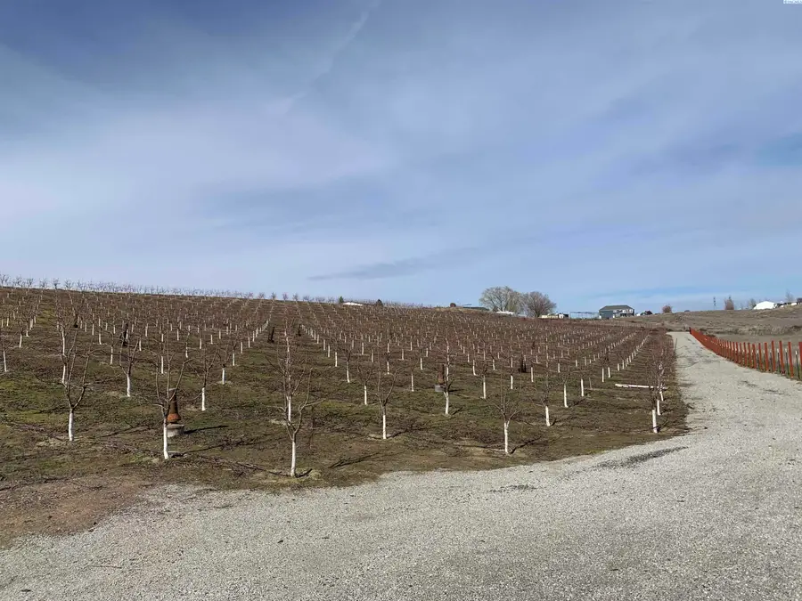 630 Moore Rd, Pasco, WA 99301 - #2