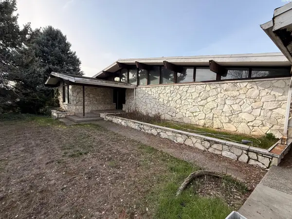 40 Sand Hill Rd, Grandview, WA 98930