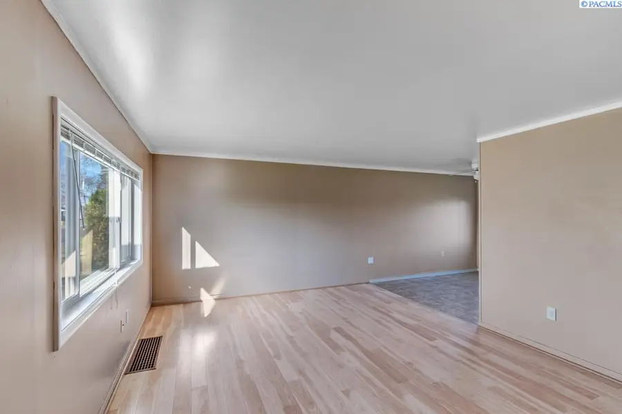 502/504 Douglas, Richland, WA 99352 - #2