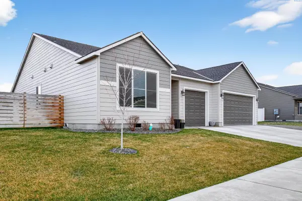 306 Ruby Ave, Grandview, WA 98930