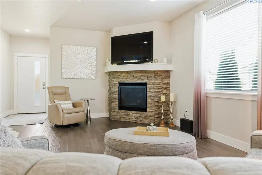 4939 Smitty Dr, Richland, WA 99352 - #3