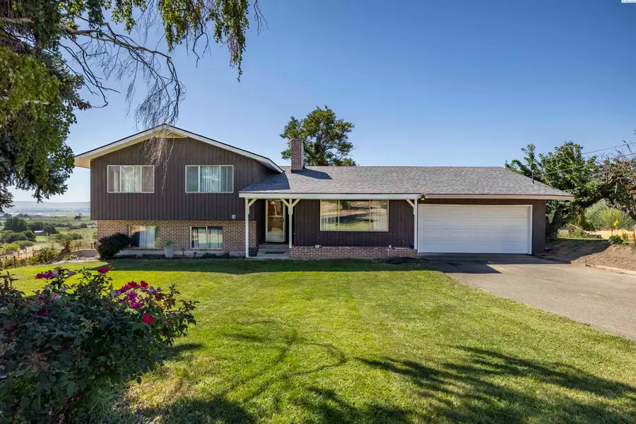 1381 W Riverside Ave, Sunnyside, WA 98944 - #2