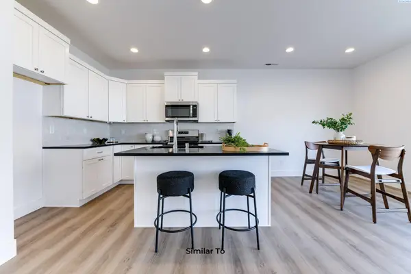 10514 Clearwater Dr, Kennewick, WA 99336