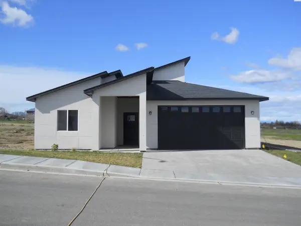 405 Hogan Street, Sunnyside, WA 98944