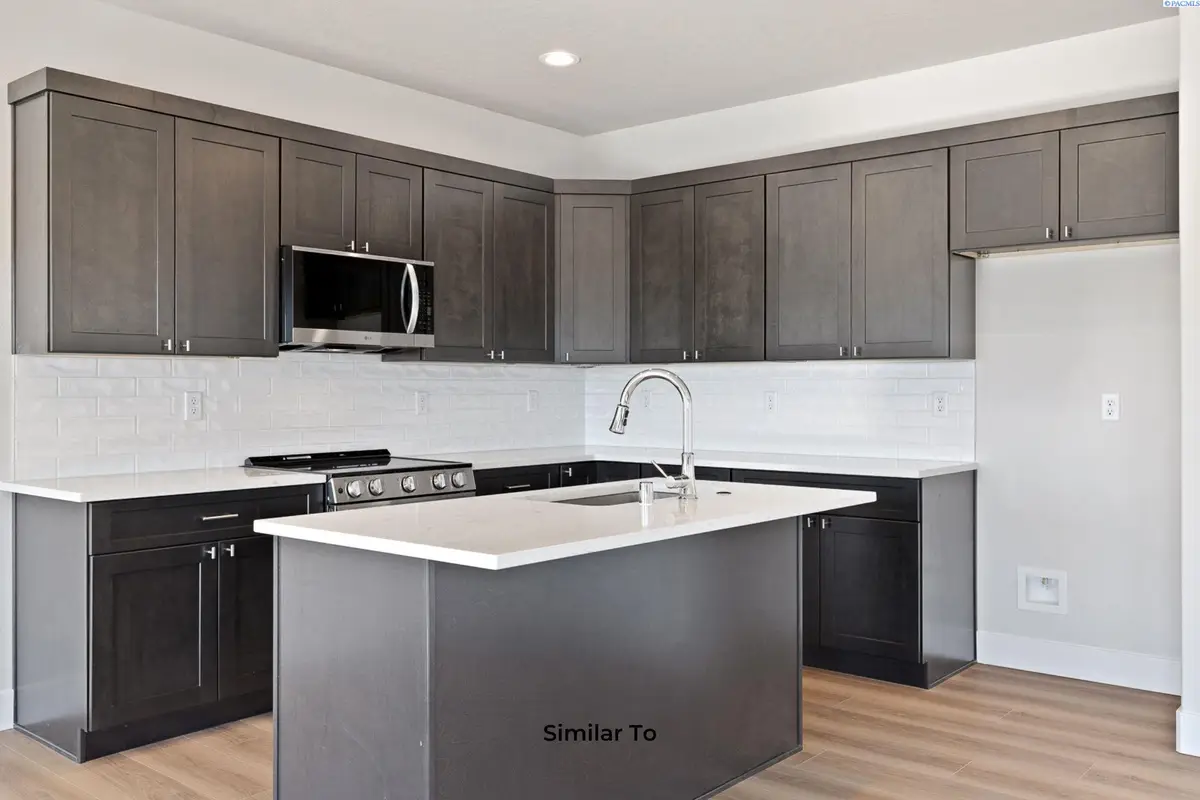 10490 Clearwater Dr, Kennewick, WA 99336 - #1