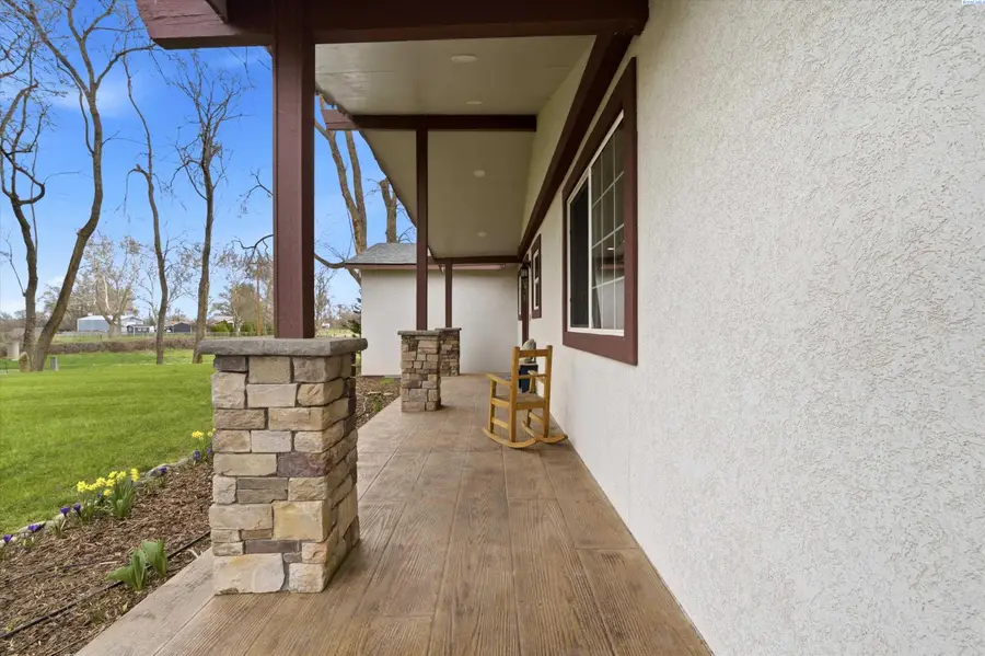 2745 W Van Giesen St, Richland, WA 99354 - #2