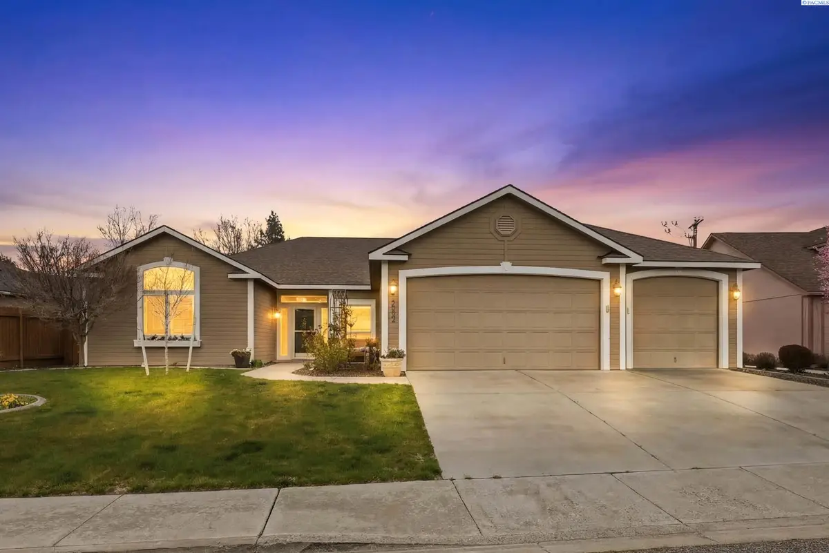 8502 W Clearwater Pl, Kennewick, WA 99336 - #1