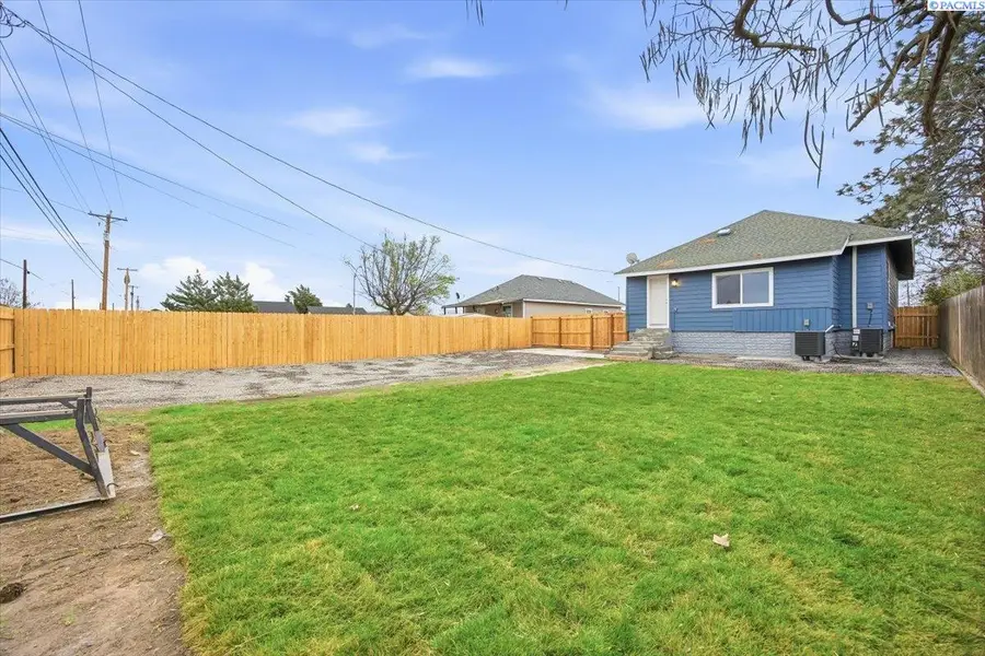 407 W Shoshone St, Pasco, WA 99301 - #3