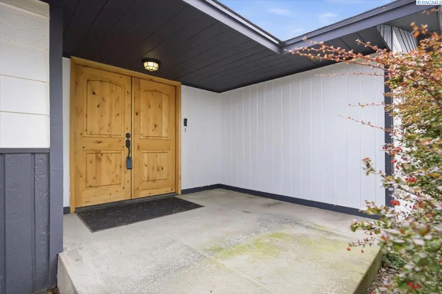 818 E Eastlake Dr, Kennewick, WA 99337 - #2