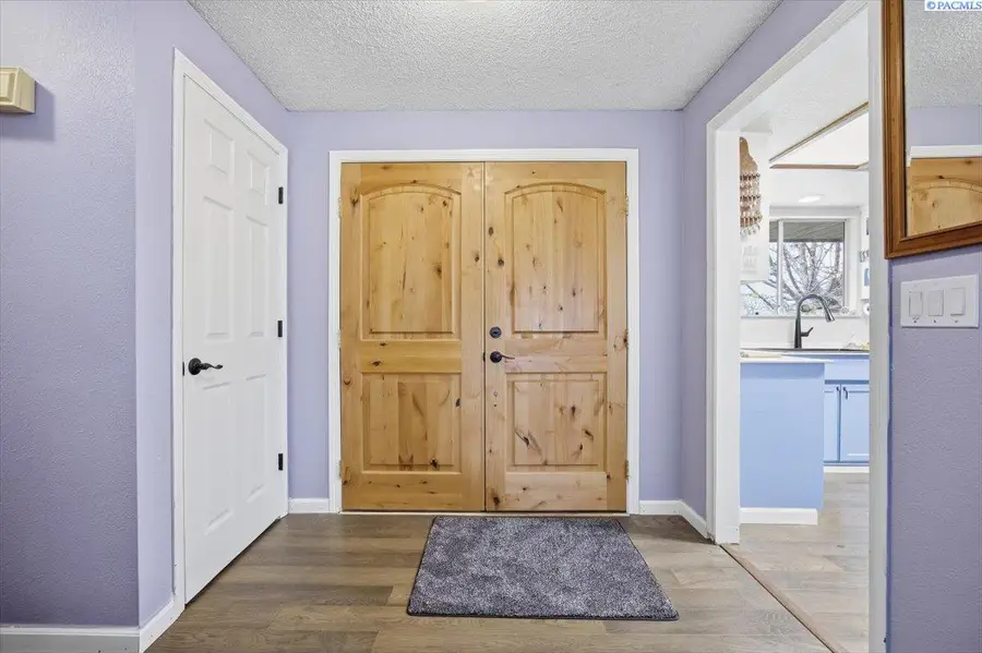 818 E Eastlake Dr, Kennewick, WA 99337 - #3