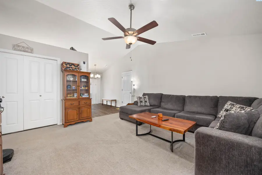 112 Bitters Loop, Grandview, WA 98930 - #3