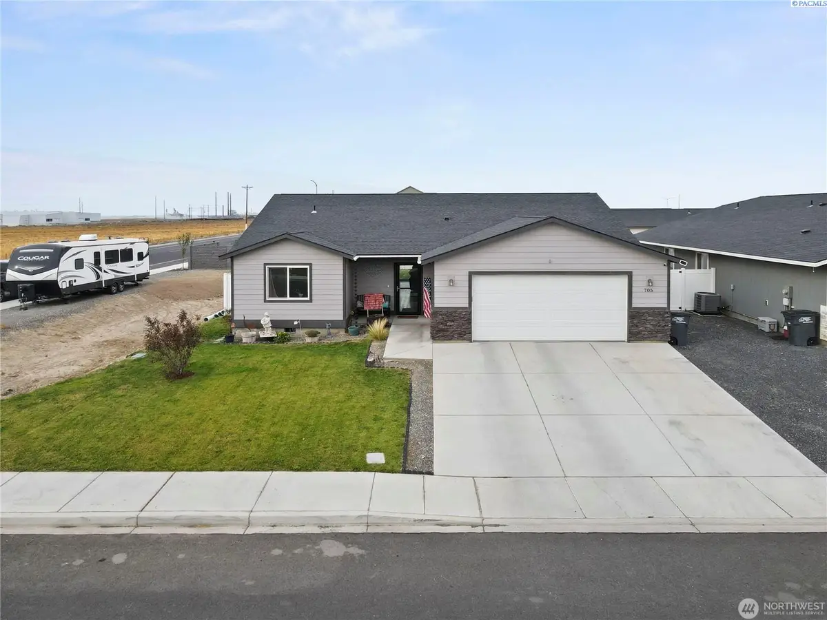 705 E Mt Adams St, Othello, WA 99344 - #1