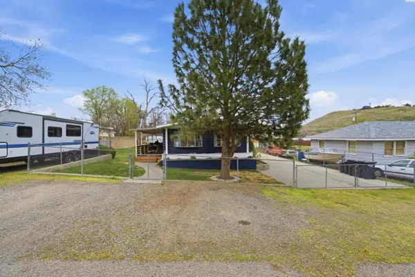 512 N 61st Ave, West Richland, WA 99353