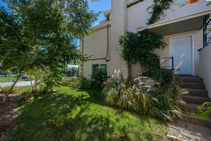 218 N Underwood St, Kennewick, WA 99337 - #2