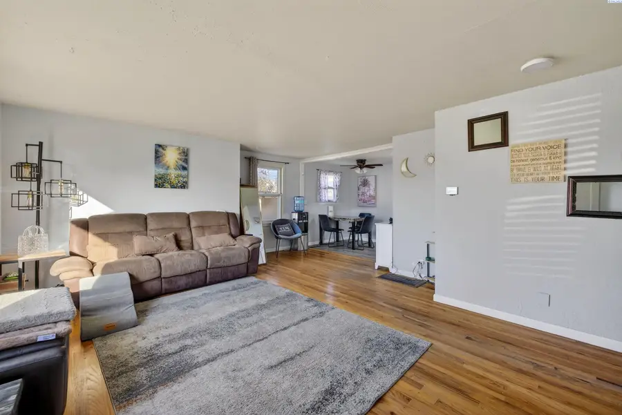 2211 W 6th Ave, Kennewick, WA 99336 - #3