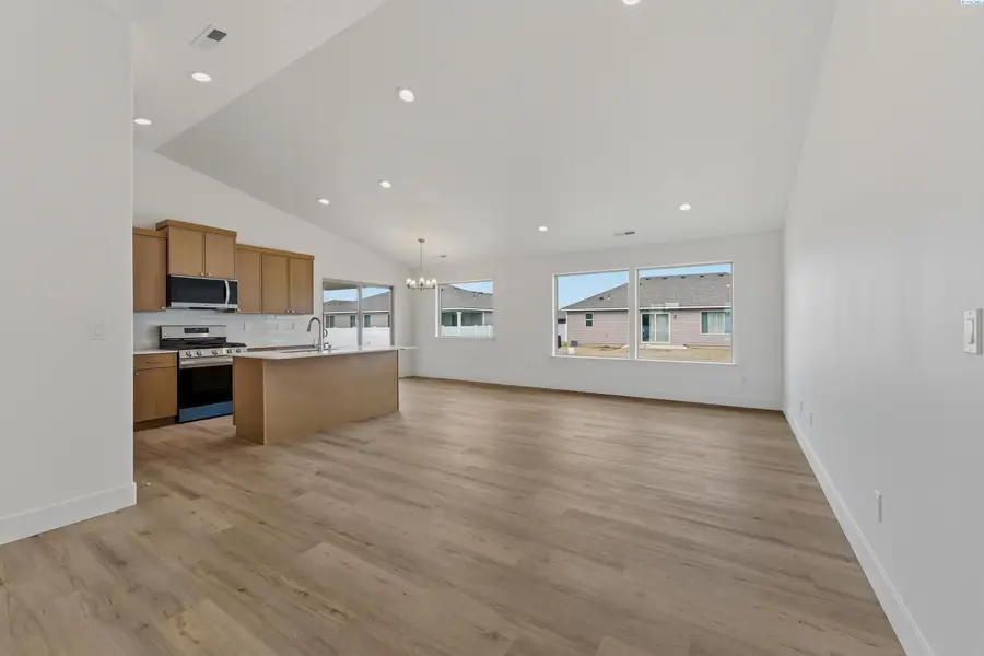 606 Grapevine St, Grandview, WA 98930 - #3