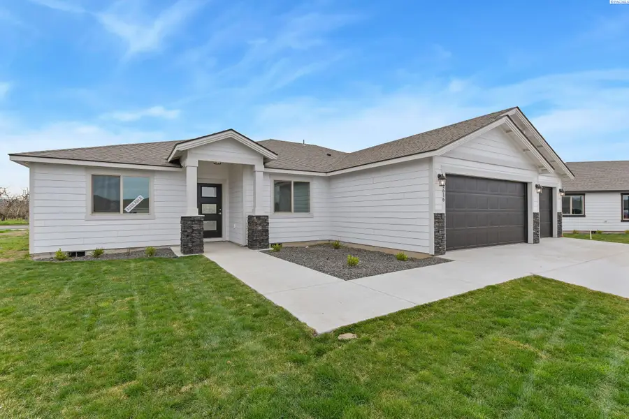 1616 Castlewood Ct, Grandview, WA 98930 - #2