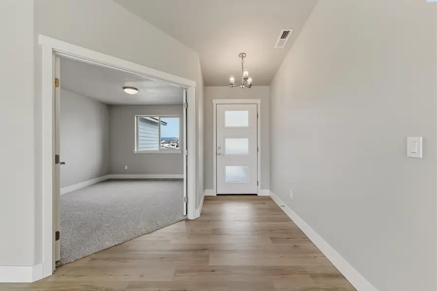 1616 Castlewood Ct, Grandview, WA 98930 - #3