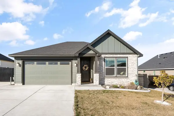 7876 Cardinal Peak St, West Richland, WA 99353