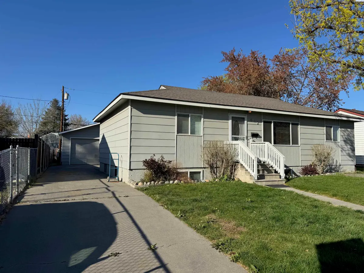 612 Blue Street, Richland, WA 99354 - #1