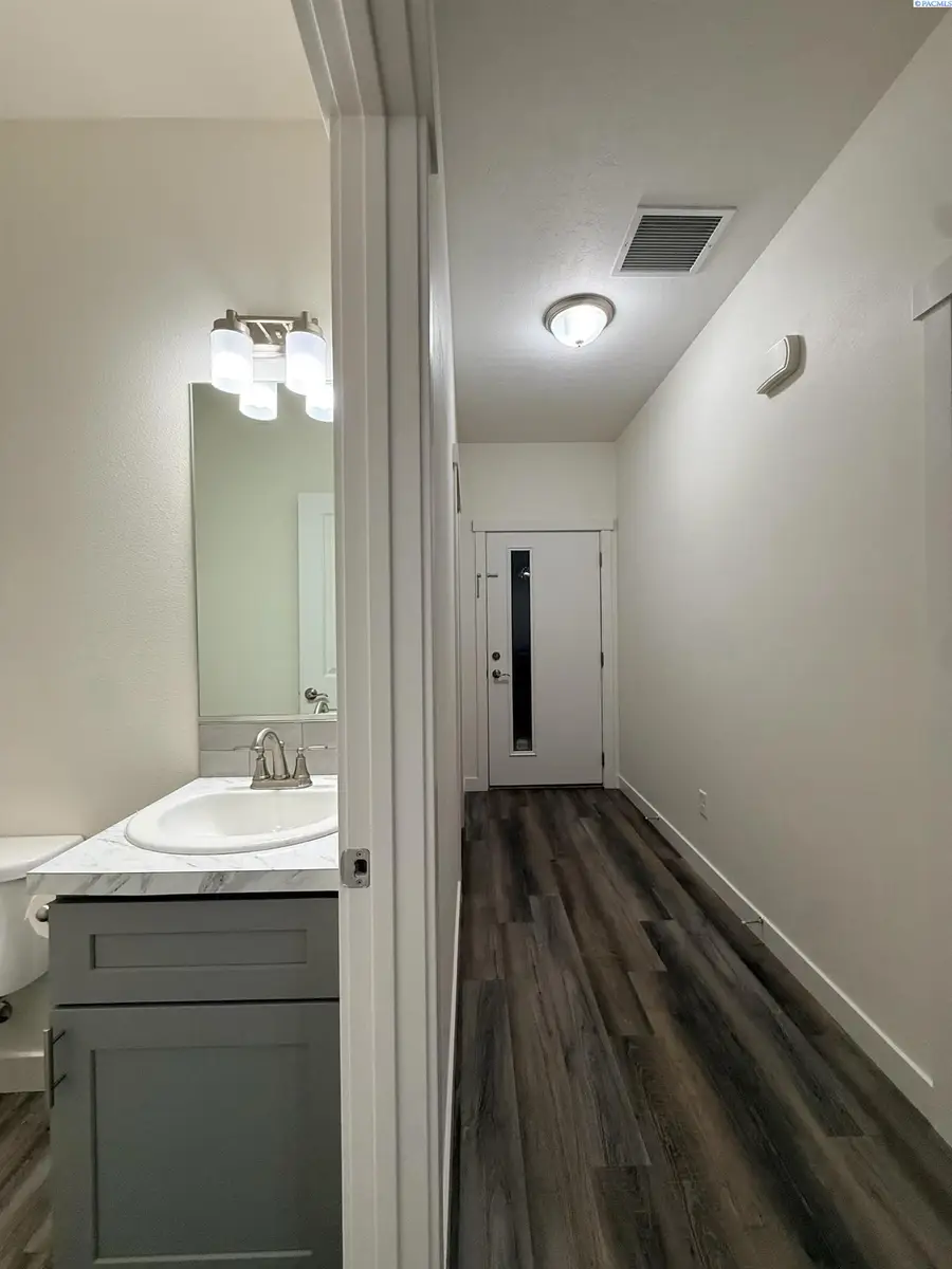 1140 S Cedar Pl, Kennewick, WA 99337 - #3