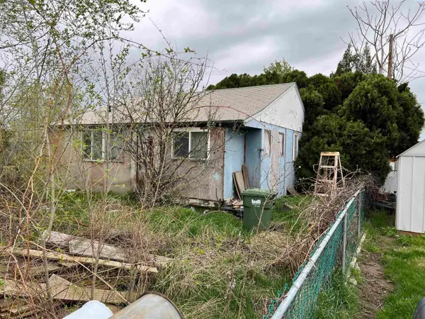 1908 S Rainier Pl, Kennewick, WA 99337