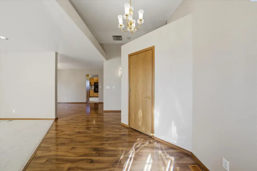 7239 W 15th Ave, Kennewick, WA 99338 - #3