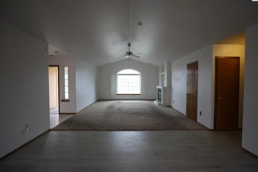 8722 W Bonnie Ave, Kennewick, WA 99336 - #2