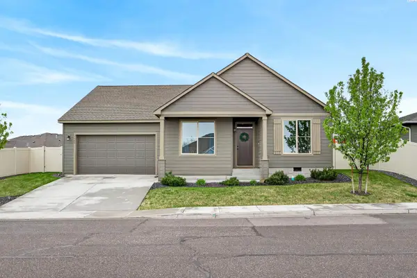 1545 W 32nd Ave, Kennewick, WA 99337