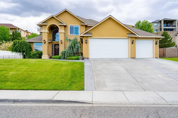 1633 Meadow Hills Dr, Richland, WA 99352