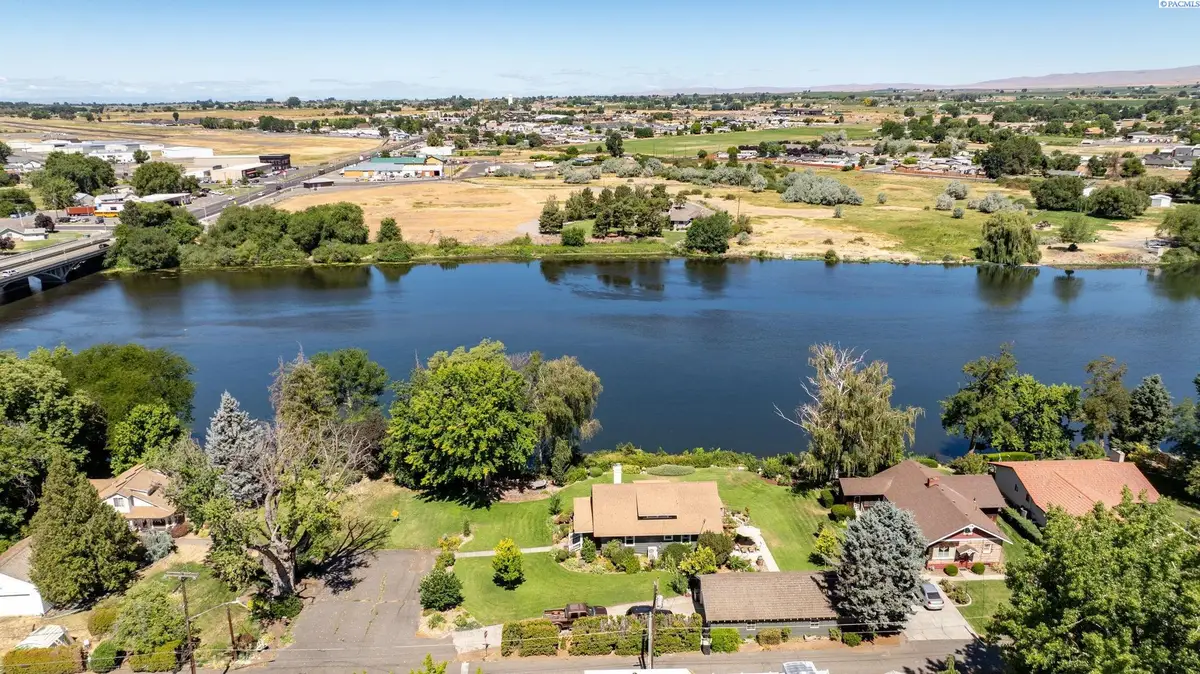 106 7th St, Prosser, WA 99350 - #1