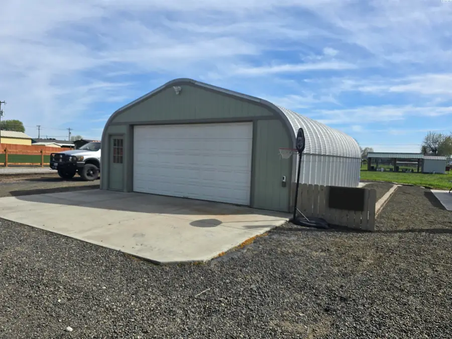 73 W Sunset Dr., Burbank, WA 99323-9692 - #2