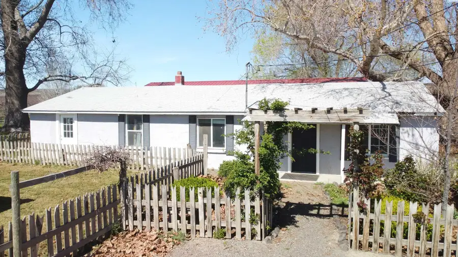 3676 N County Line Rd., Sunnyside, WA 98944 - #2