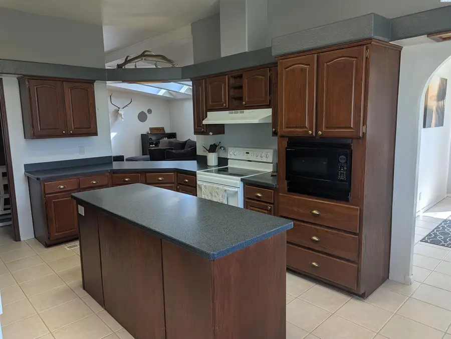 7405 Van Giesen, West Richland, WA 99353 - #3