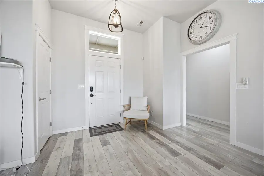 3701 Ivy Rd, Pasco, WA 99301 - #3