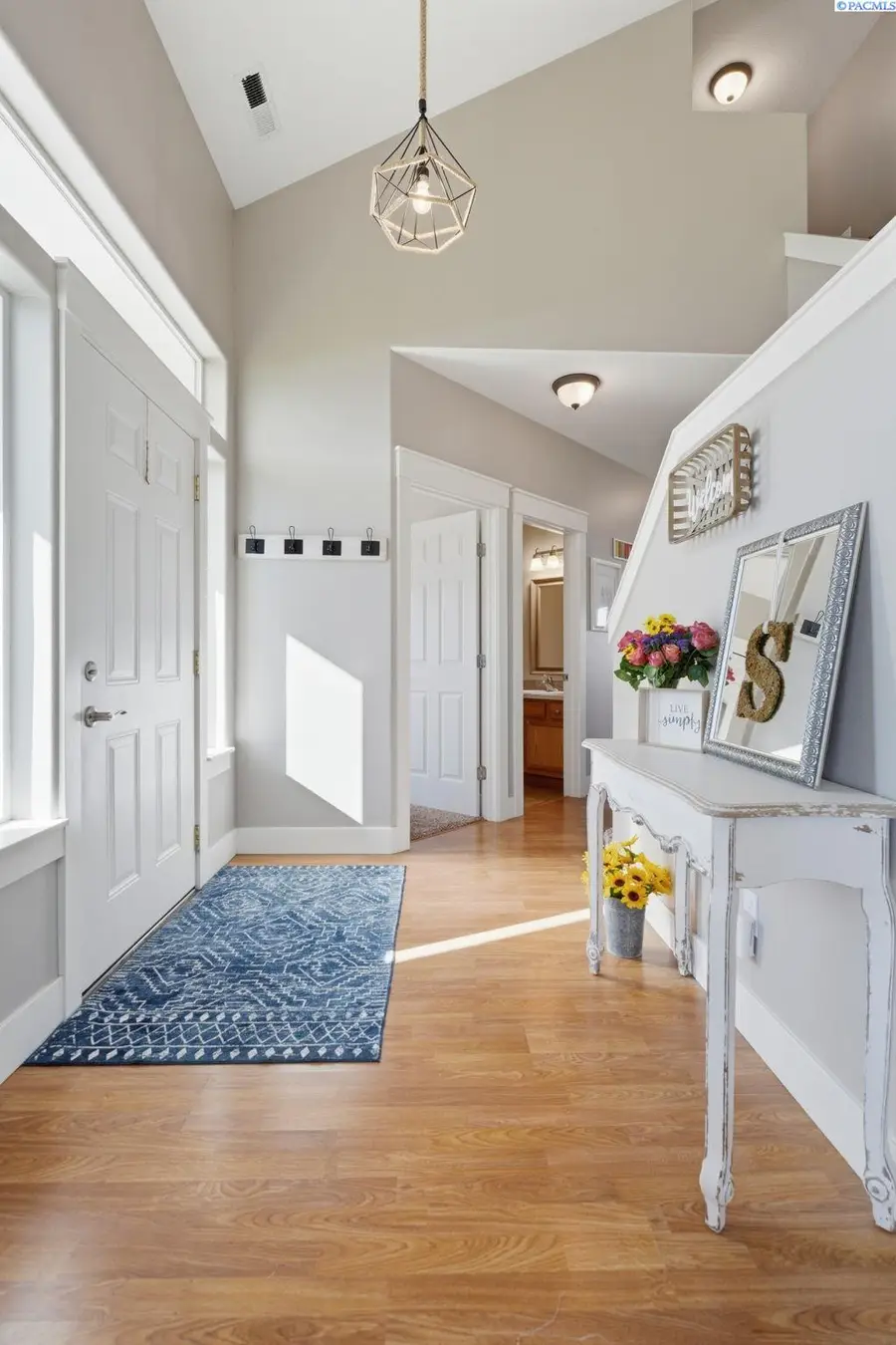 1704 Elmwood Ave, West Richland, WA 99353 - #3