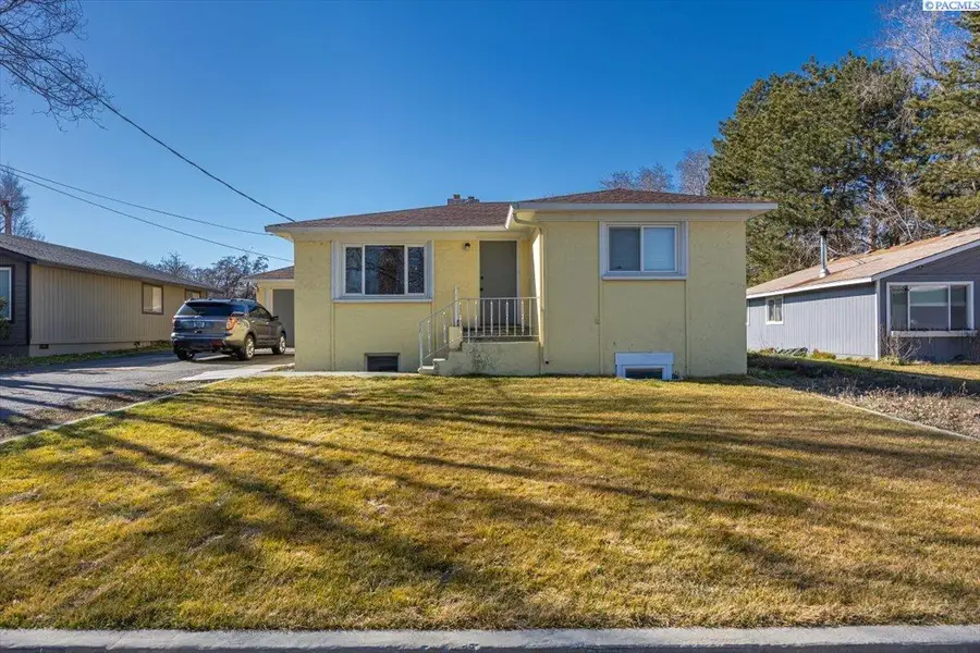 393 S 41st Ave, West Richland, WA 99353 - #2