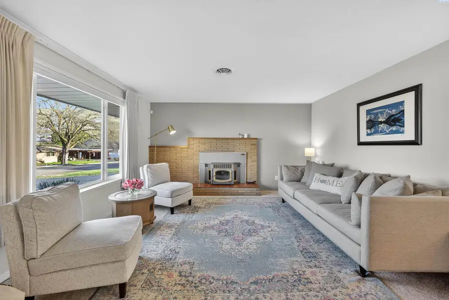 935 Parkside Dr, Prosser, WA 99350 - #2